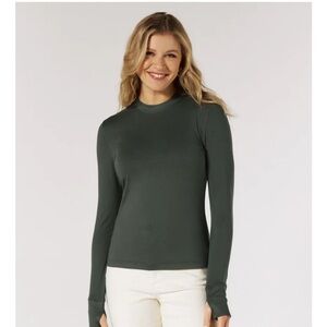 7Diamonds | Like new crewneck long sleeve athletic yoga top long sleeve shirt